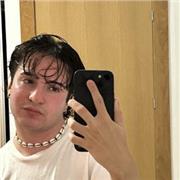 Chico carismático, estudiante de bellas artes y con buena comunicación y ganas de enseñar